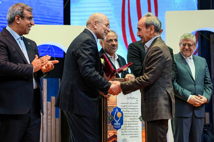 سومین دوره آیین اعطای نشان مشهد الرضا(ع) با حضور دکتر قالیباف