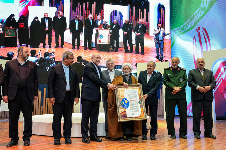 سومین دوره آیین اعطای نشان مشهد الرضا(ع) با حضور دکتر قالیباف