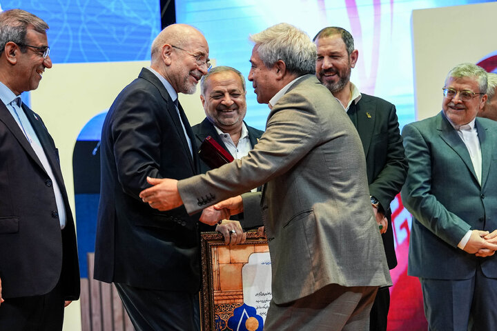 سومین دوره آیین اعطای نشان مشهد الرضا(ع) با حضور دکتر قالیباف