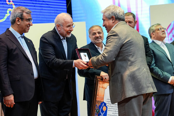 سومین دوره آیین اعطای نشان مشهد الرضا(ع) با حضور دکتر قالیباف