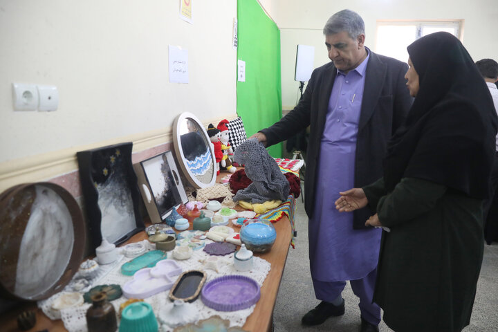 بازدید اعضای کمیسیون اجتماعی مجلس از نمایشگاه کارآموزان مدارس فنی و حرفه ای شادگان