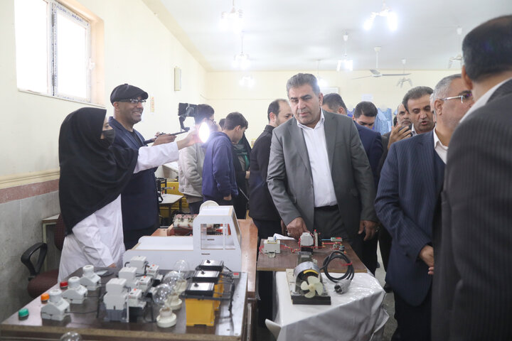 بازدید اعضای کمیسیون اجتماعی مجلس از نمایشگاه کارآموزان مدارس فنی و حرفه ای شادگان