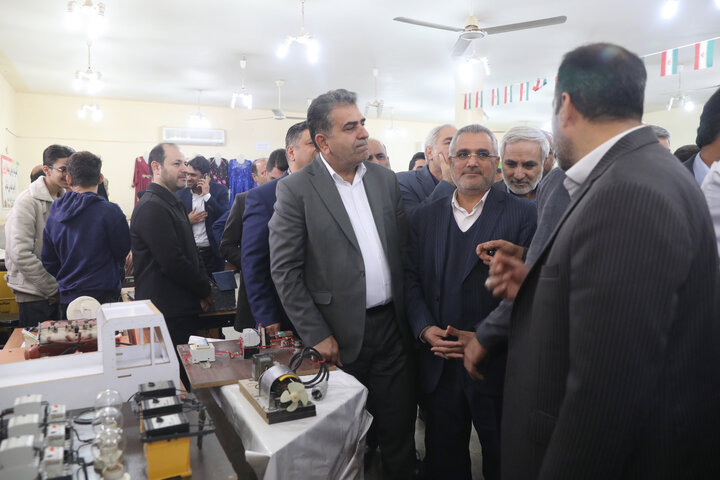 بازدید اعضای کمیسیون اجتماعی مجلس از نمایشگاه کارآموزان مدارس فنی و حرفه ای شادگان
