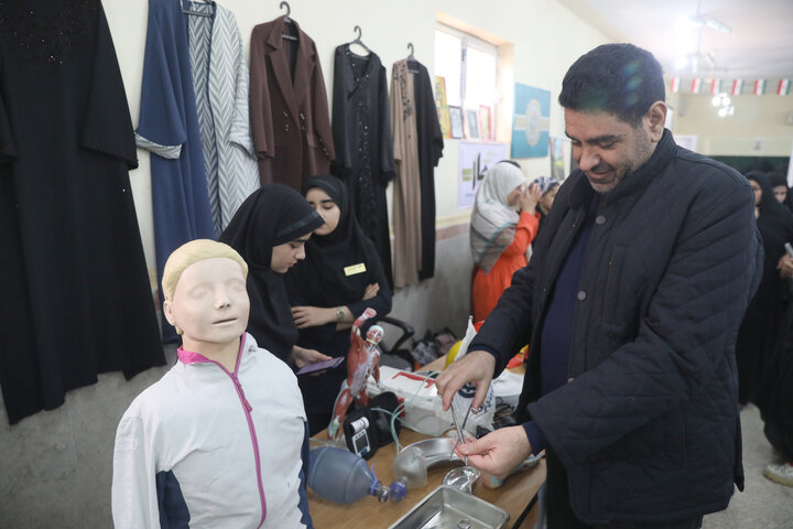 بازدید اعضای کمیسیون اجتماعی مجلس از نمایشگاه کارآموزان مدارس فنی و حرفه ای شادگان