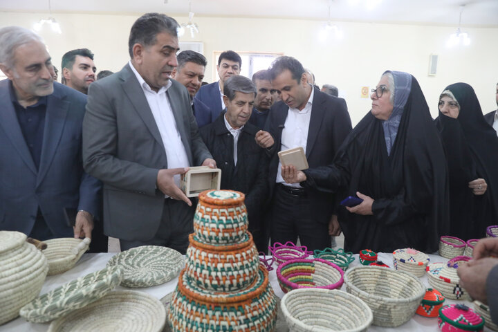 بازدید اعضای کمیسیون اجتماعی مجلس از نمایشگاه کارآموزان مدارس فنی و حرفه ای شادگان