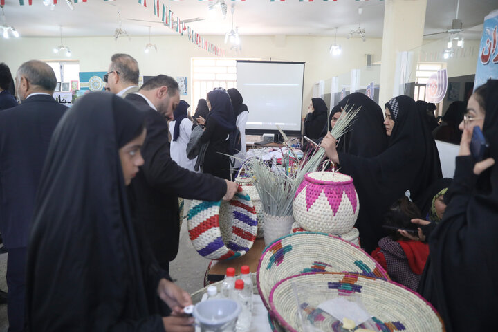 بازدید اعضای کمیسیون اجتماعی مجلس از نمایشگاه کارآموزان مدارس فنی و حرفه ای شادگان