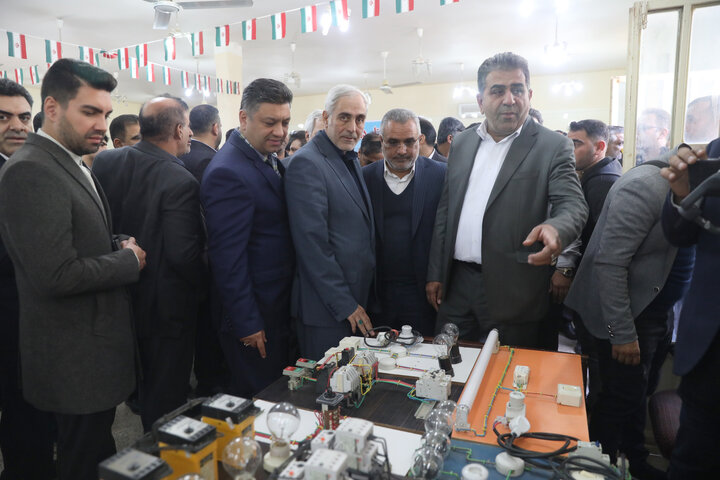 بازدید اعضای کمیسیون اجتماعی مجلس از نمایشگاه کارآموزان مدارس فنی و حرفه ای شادگان