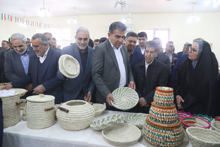 بازدید اعضای کمیسیون اجتماعی مجلس از نمایشگاه کارآموزان مدارس فنی و حرفه ای شادگان