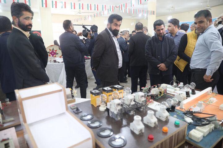 بازدید اعضای کمیسیون اجتماعی مجلس از نمایشگاه کارآموزان مدارس فنی و حرفه ای شادگان