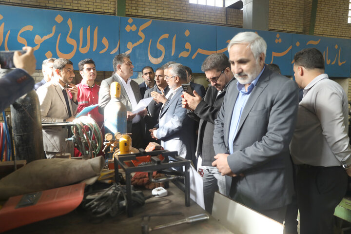 بازدید اعضای کمیسیون اجتماعی مجلس از نمایشگاه کارآموزان مدارس فنی و حرفه ای شادگان