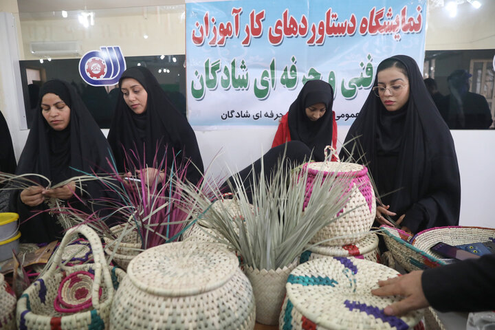 بازدید اعضای کمیسیون اجتماعی مجلس از نمایشگاه کارآموزان مدارس فنی و حرفه ای شادگان