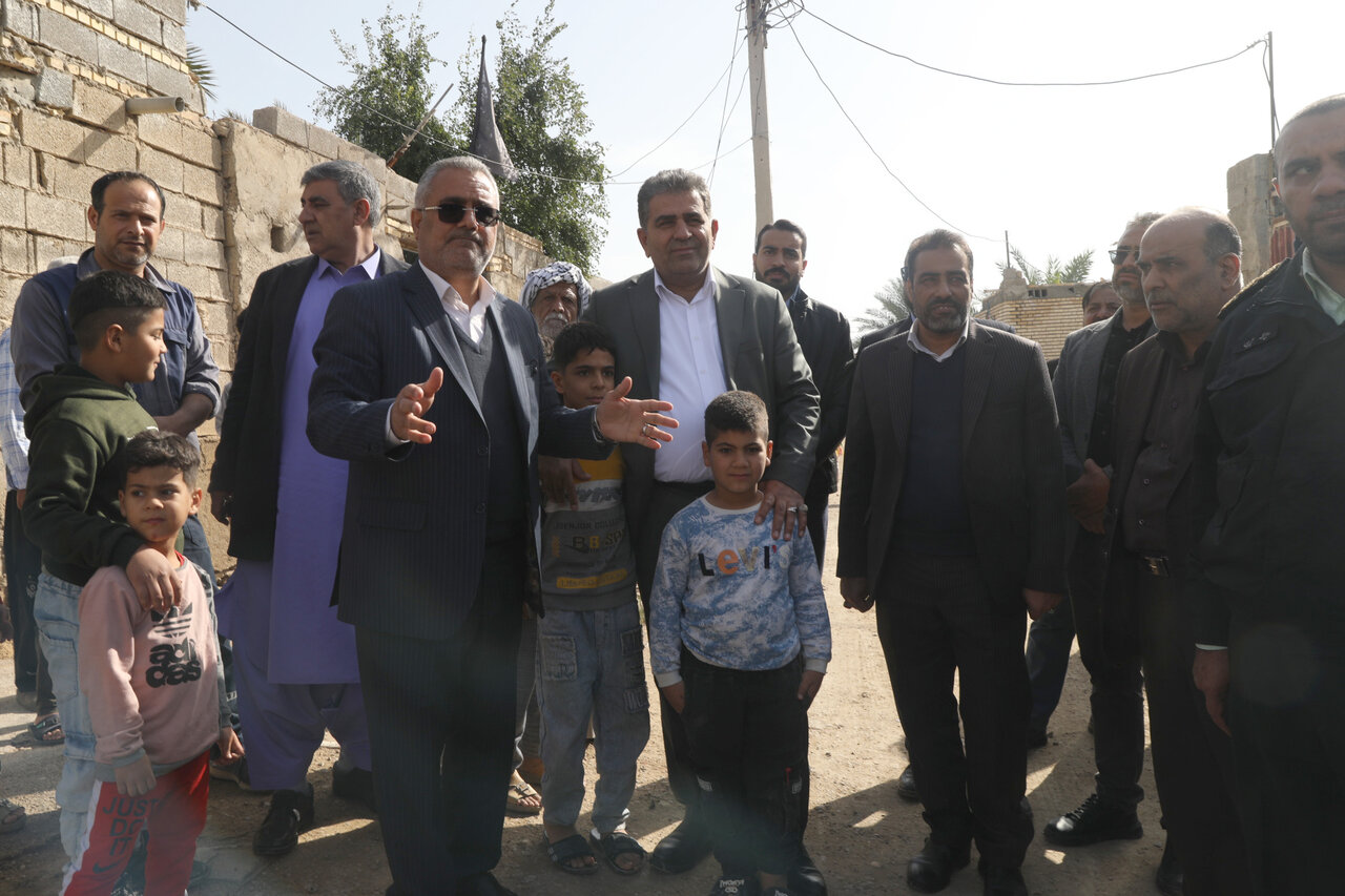 کوی سعدی شادگان، بدون فاضلاب و حتی یک کوچه آسفالت/ مسئولیت‌های اجتماعی شرکت‌های فولاد و پتروشیمی به کمک ساخت محلات محروم شادگان بیاید