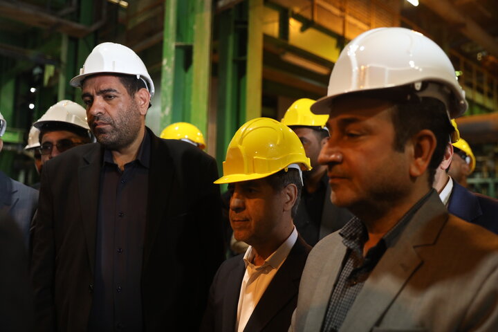 بازدید اعضای کمیسیون اجتماعی مجلس از کشت و صنعت نیشکر فارابی خوزستان