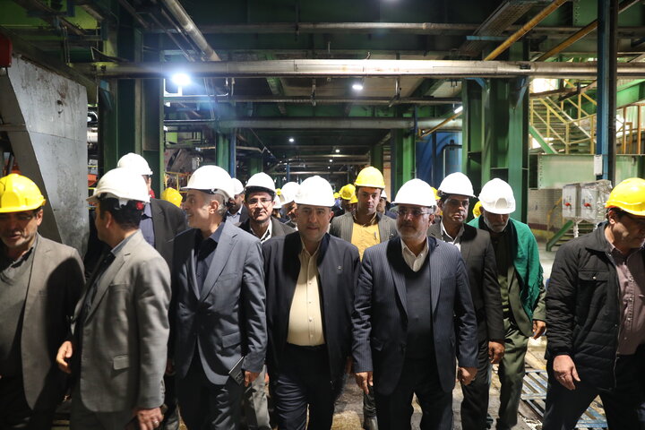 بازدید اعضای کمیسیون اجتماعی مجلس از کشت و صنعت نیشکر فارابی خوزستان