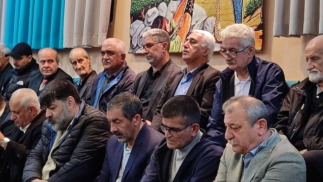 دیدار سنگدوینی با پدران سرداران شهید به مناسبت روز پدر/ حضور در جشن ولادت امام علی(ع) در زورخانه دلیران کهن