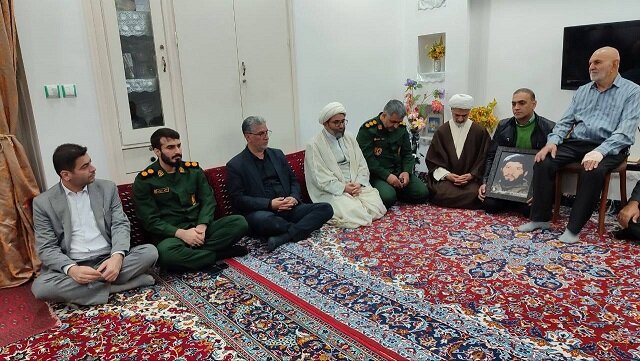 دیدار سنگدوینی با پدران سرداران شهید به مناسبت روز پدر/&nbsp;حضور در جشن ولادت امام علی(ع) در زورخانه دلیران کهن