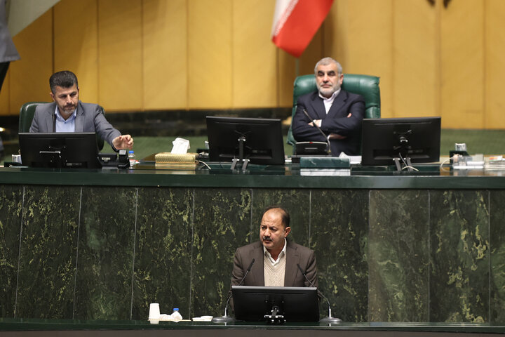 ناطقان میان دستور نشست دوشنبه 15 دی ماه مجلس