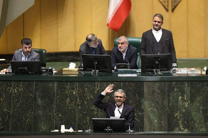 ناطقان میان دستور نشست دوشنبه 15 دی ماه مجلس