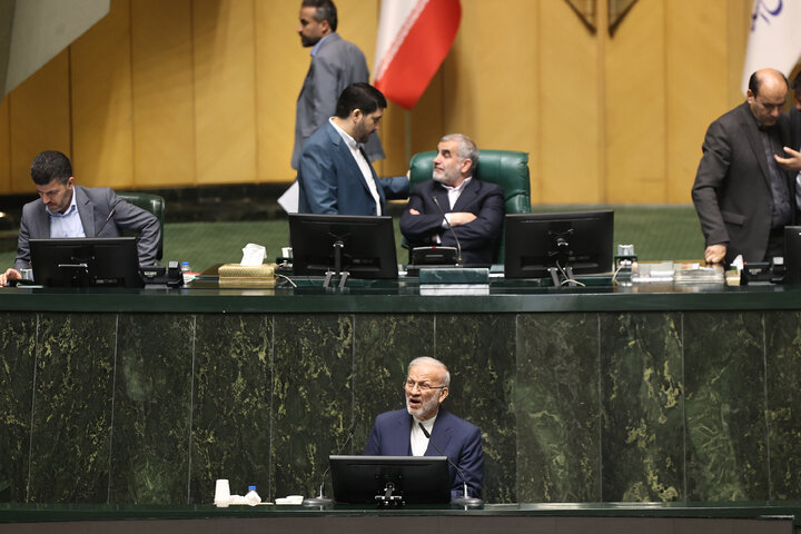 ناطقان میان دستور نشست دوشنبه 15 دی ماه مجلس