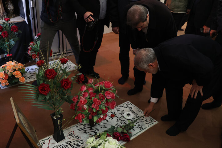 حضور دکتر نیکزاد در گلزار شهدا و ادای احترام به مقام شامخ شهیدان شهر گرمی