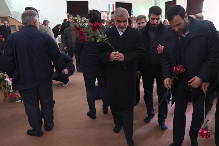 حضور دکتر نیکزاد در گلزار شهدا و ادای احترام به مقام شامخ شهیدان شهر گرمی