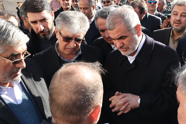 حضور دکتر نیکزاد در گلزار شهدا و ادای احترام به مقام شامخ شهیدان شهر گرمی