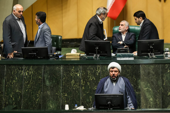 ناطقان میان دستور نشست علنی ۲۱ دی ماه مجلس