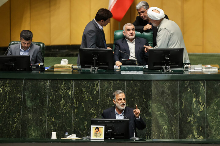 ناطقان میان دستور نشست علنی ۲۱ دی ماه مجلس