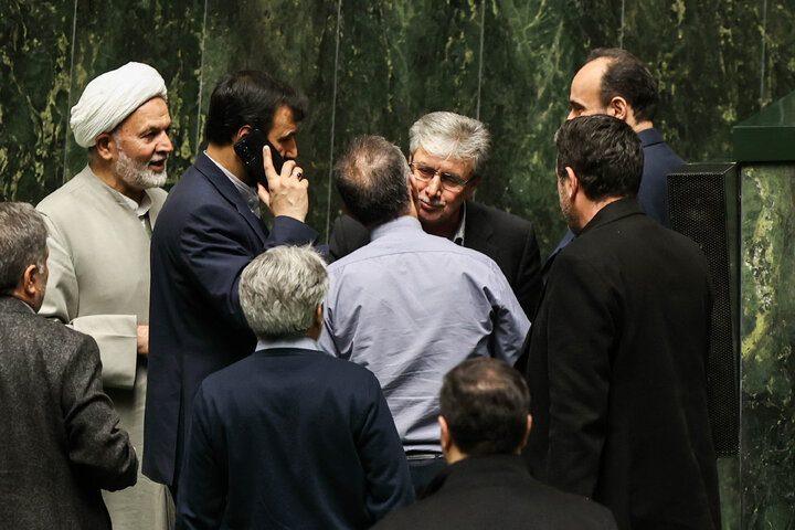 ناطقان میان دستور نشست علنی ۲۱ دی ماه مجلس