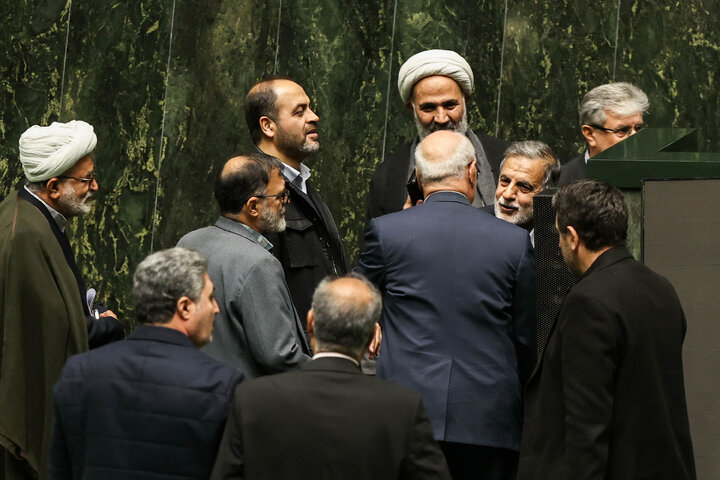 ناطقان میان دستور نشست علنی ۲۱ دی ماه مجلس