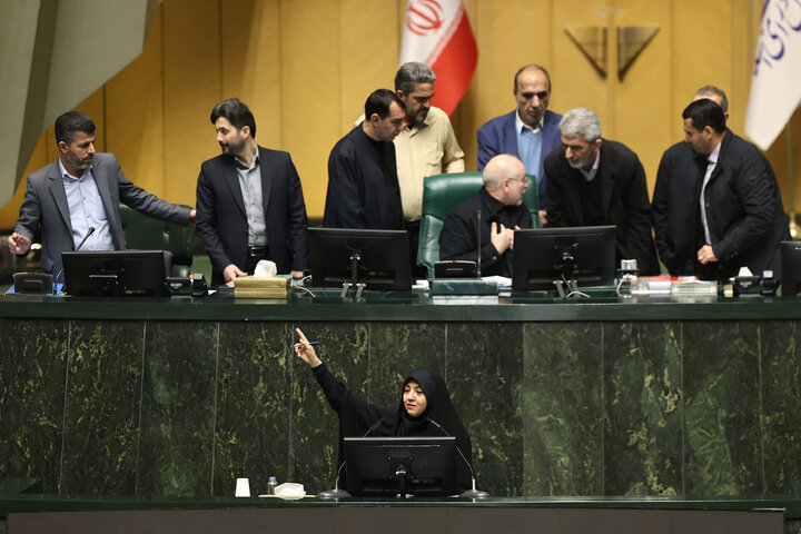 در صحن؛ کارت زرد مجلس به وزیر رفاه در موضوع دهک‌بندی