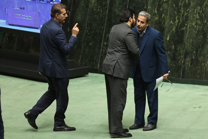 ناطقان میان دستور نشست 23 دی ماه مجلس