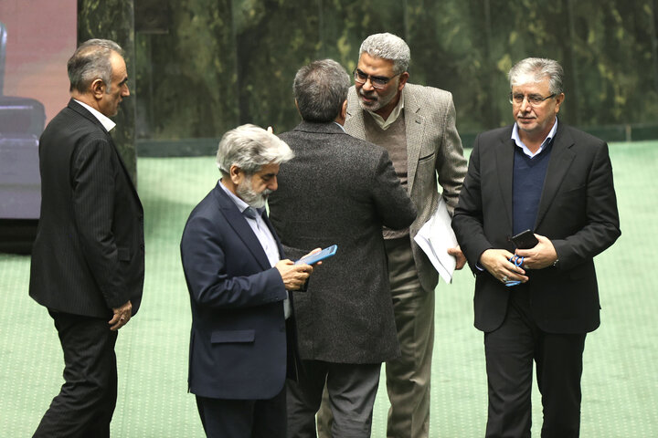 ناطقان میان دستور نشست 23 دی ماه مجلس