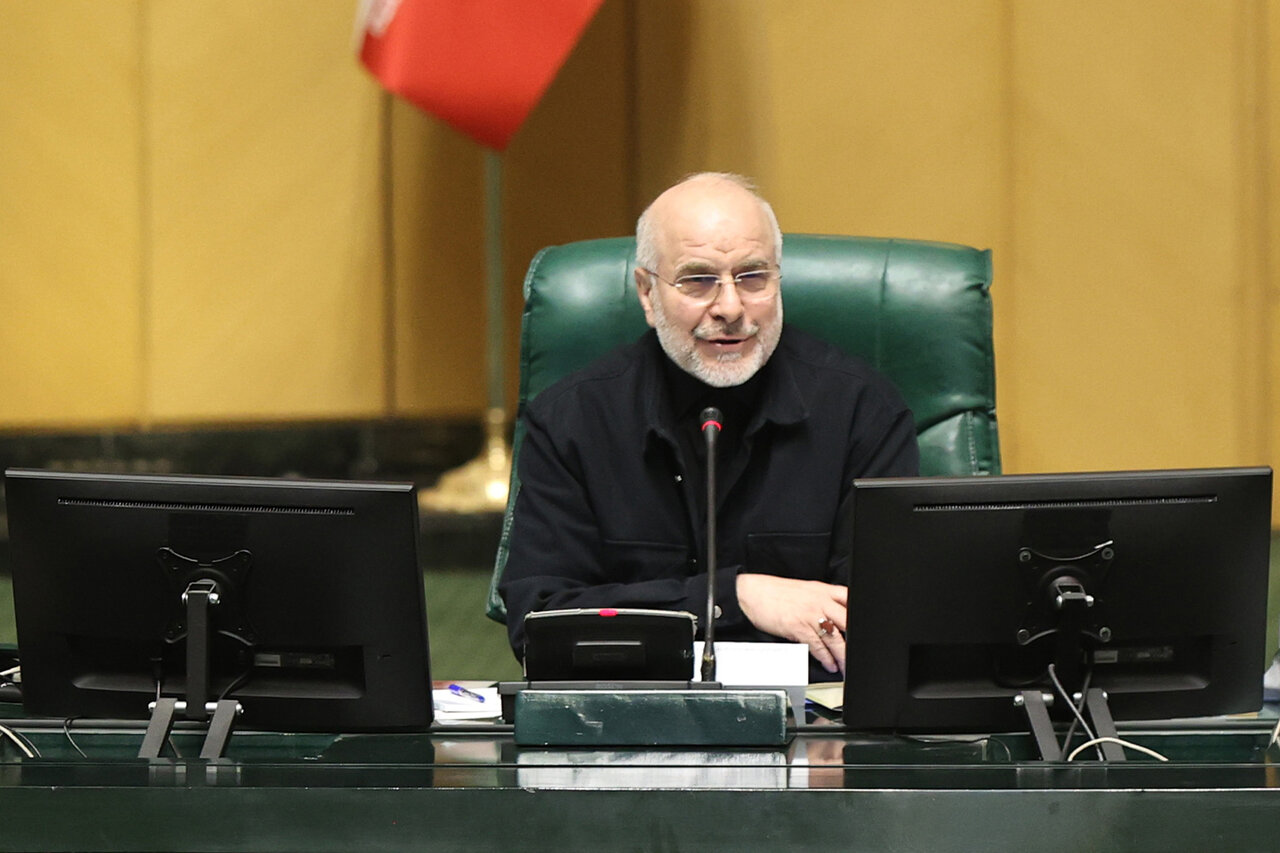 یوم الله ۲۲ دی در صفحات پرافتخار تاریخ کشور ثبت شد/ مردم با حضور خود به دخالت اجنبی پایان دادند