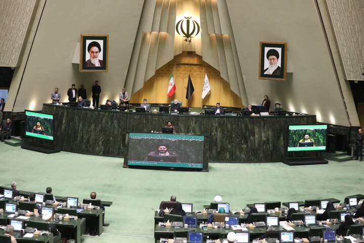 نشست علنی ۲۴ دی ماه مجلس آغاز شد