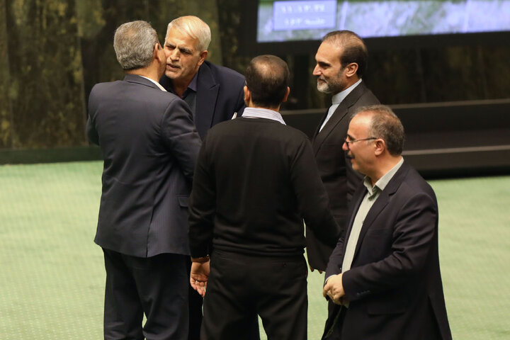 ناطقان میان دستور جلسه علنی ۲۴ دی ماه مجلس