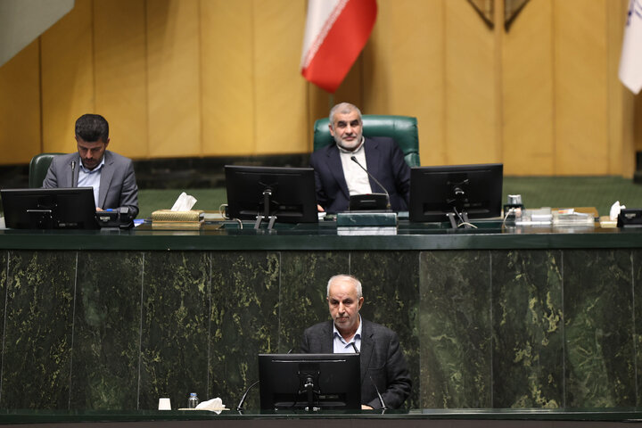 ناطقان میان دستور جلسه علنی دوشنبه 29 دی ماه مجلس