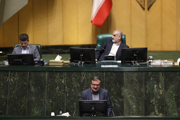 ناطقان میان دستور جلسه علنی دوشنبه 29 دی ماه مجلس