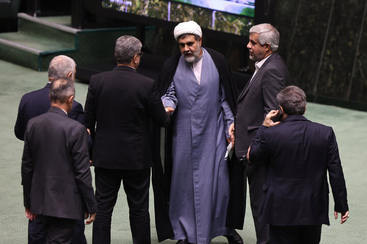 ناطقان میان دستور جلسه علنی دوشنبه 29 دی ماه مجلس