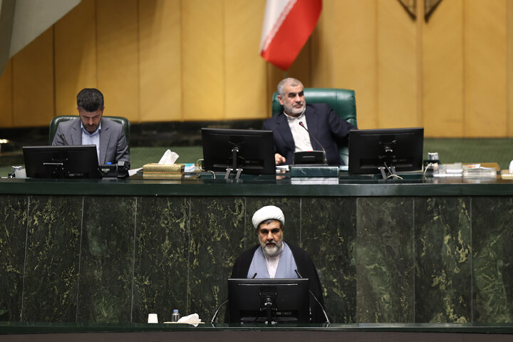 ناطقان میان دستور جلسه علنی دوشنبه 29 دی ماه مجلس