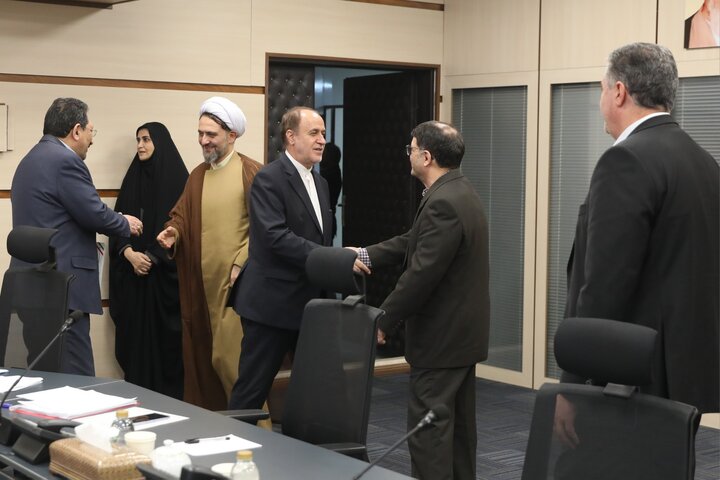 سخنراني  حمید رضا حاجی بابایی در نشست وبیناری کمیته بزرگداشت ۴۷ سالگرد پیروزی انقلاب اسلامی در وزارت صمت