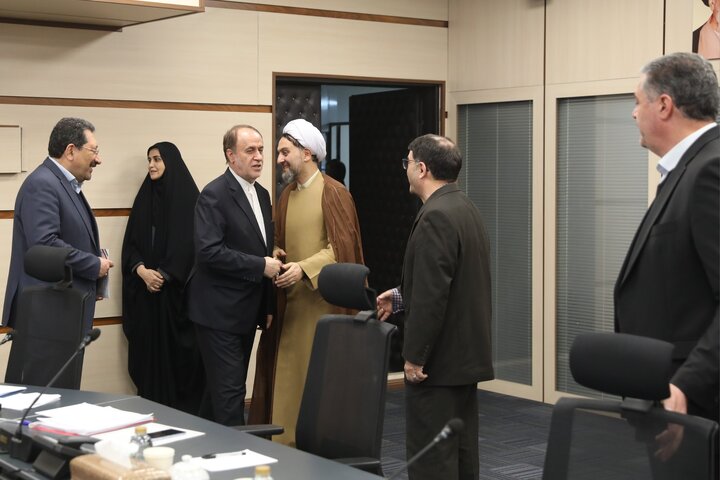 سخنراني  حمید رضا حاجی بابایی در نشست وبیناری کمیته بزرگداشت ۴۷ سالگرد پیروزی انقلاب اسلامی در وزارت صمت