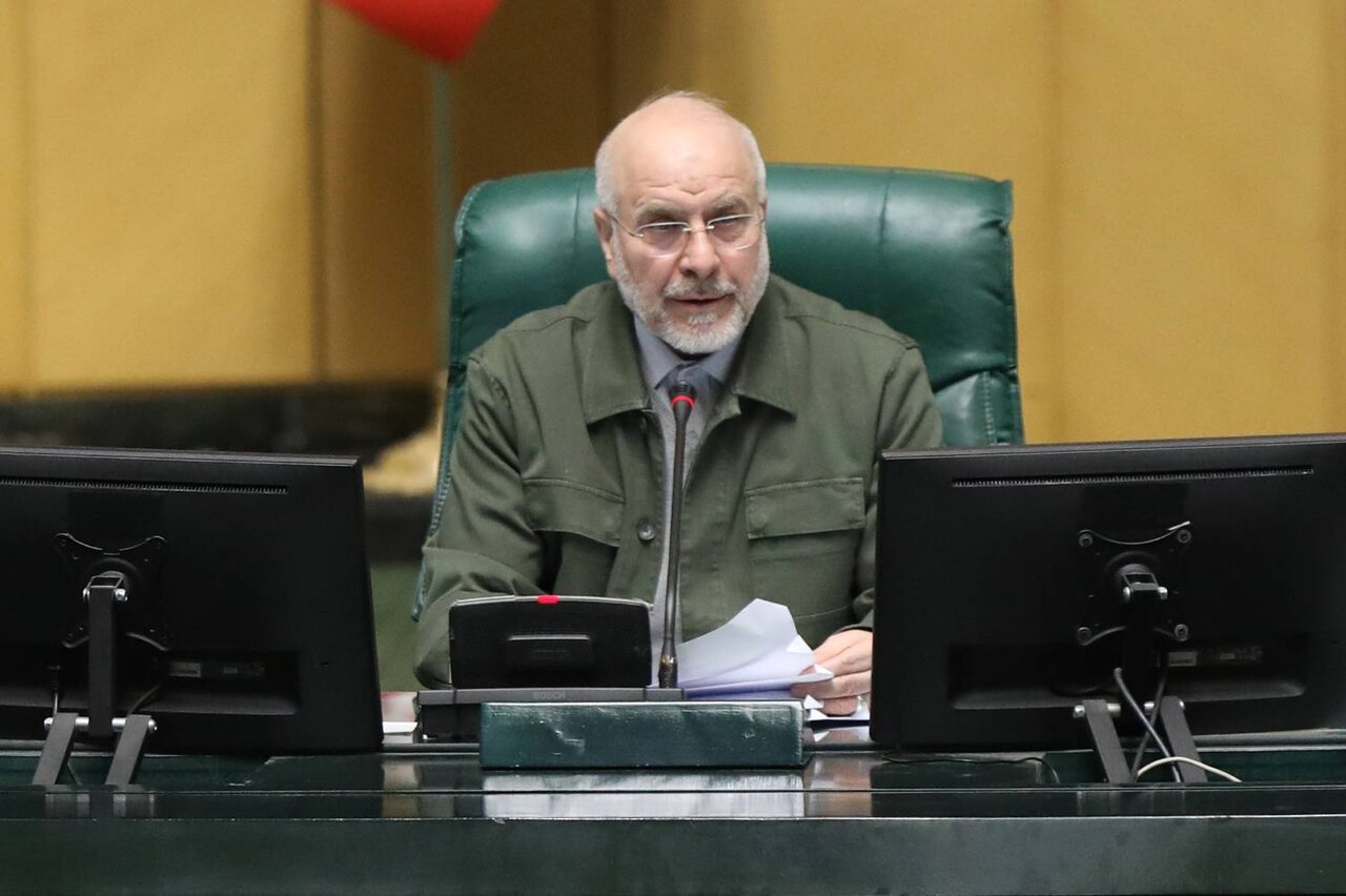 دشمن قصد تجاوز و تجزیه ایران را داشت/ایران ناامن‌ترین نقطه جهان برای تروریست‌ها و وطن‌فروشان است/جلوگیری از نوسانات ارز و قابل پیش‌بینی کردن بازار در اولویت قرار دارد