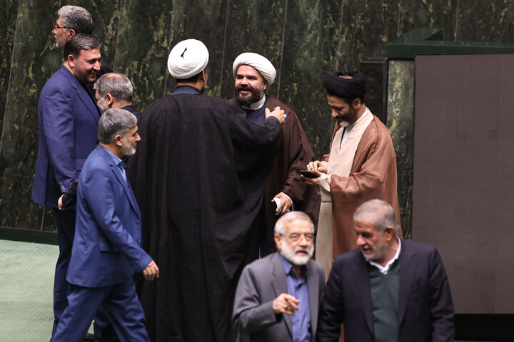 ناطقان میان دستور جلسه علنی سه شنبه ۳۰ دی ماه مجلس