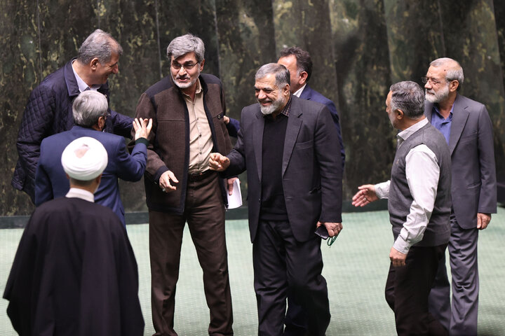 ناطقان میان دستور جلسه علنی سه شنبه 30 دی ماه مجلس