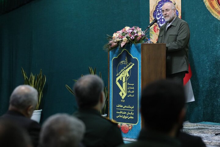 حضور رئیس مجلس در جمع پاسداران یگان حفاظت مجلس