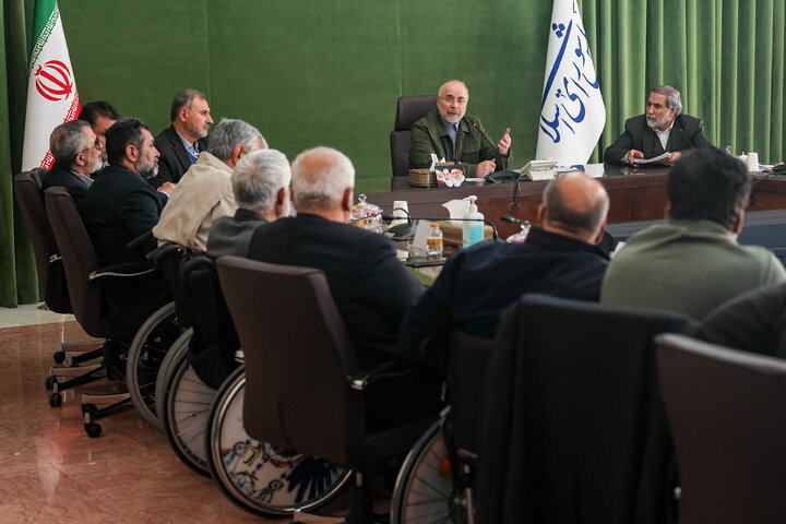 دیدار جمعی از جانبازان و ایثارگران با دکتر قالیباف