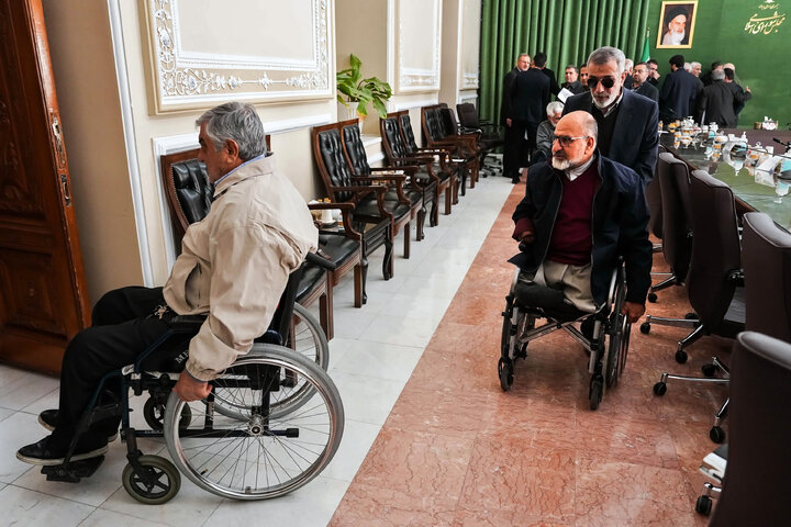 دیدار جمعی از جانبازان و ایثارگران با دکتر قالیباف