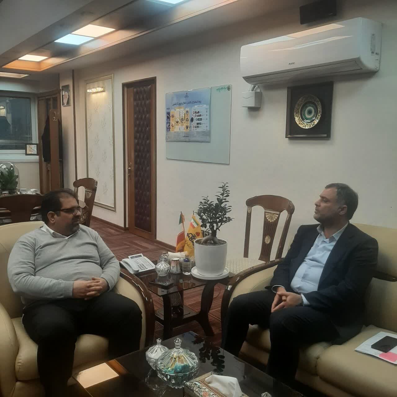 دیدار و گفت و گو با مدیرعامل شرکت گاز/ پیگیری رفع مشکلات گازرسانی به مناطق شهری و روستایی صومعه سرا