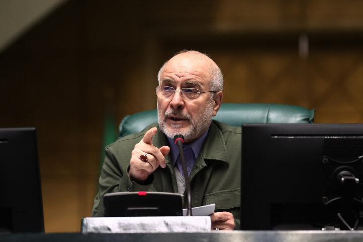 نباید کالاهایی که به ارز ترجیحی ارتباطی ندارند، گران شوند